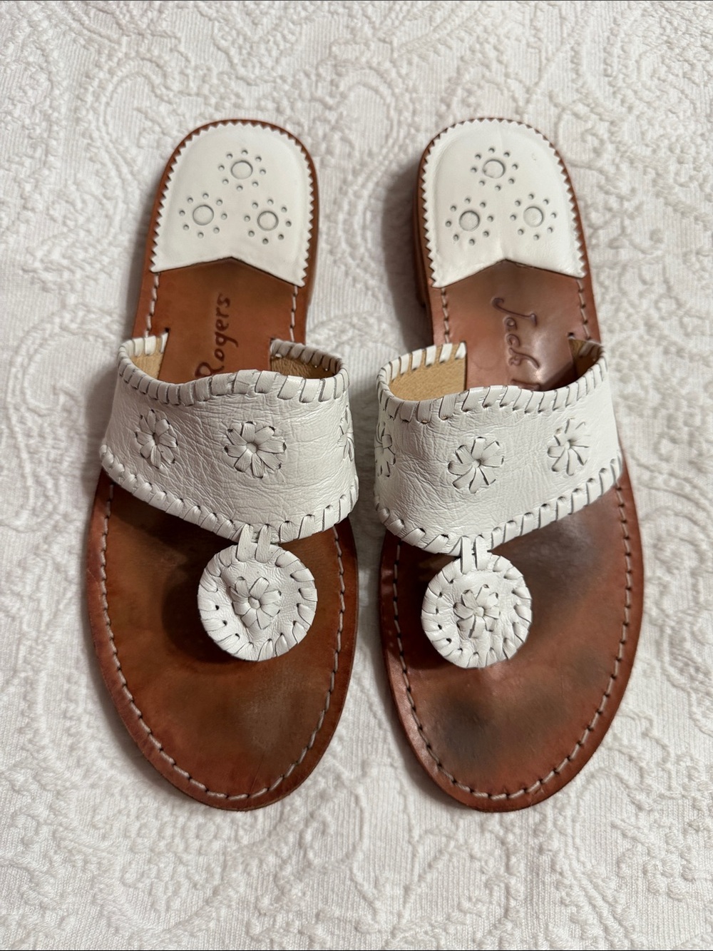 Jack Rogers White Thong Sandals Size 9M with Whipstitch Medallion